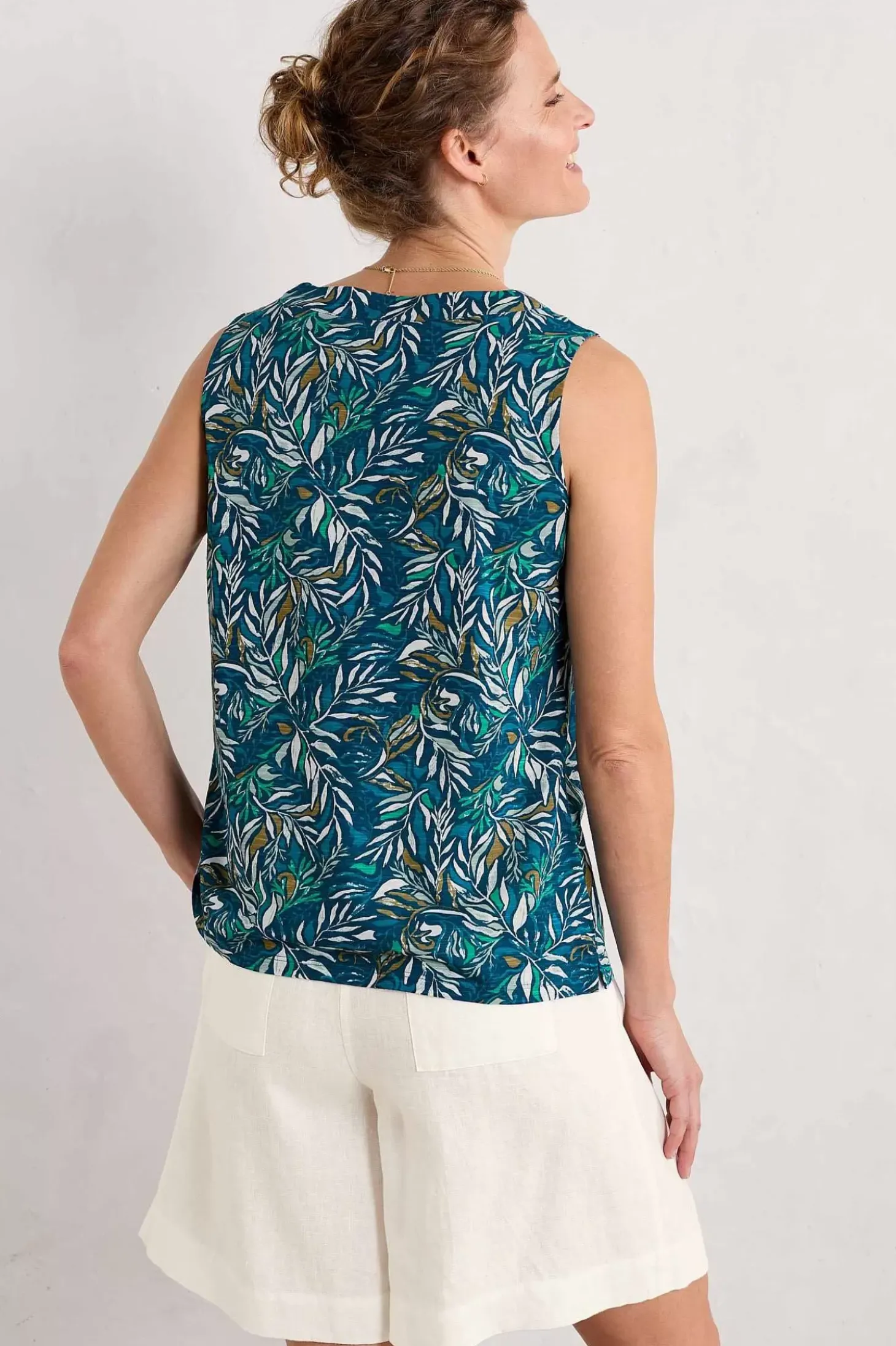 Achilla V-Neck Vest
