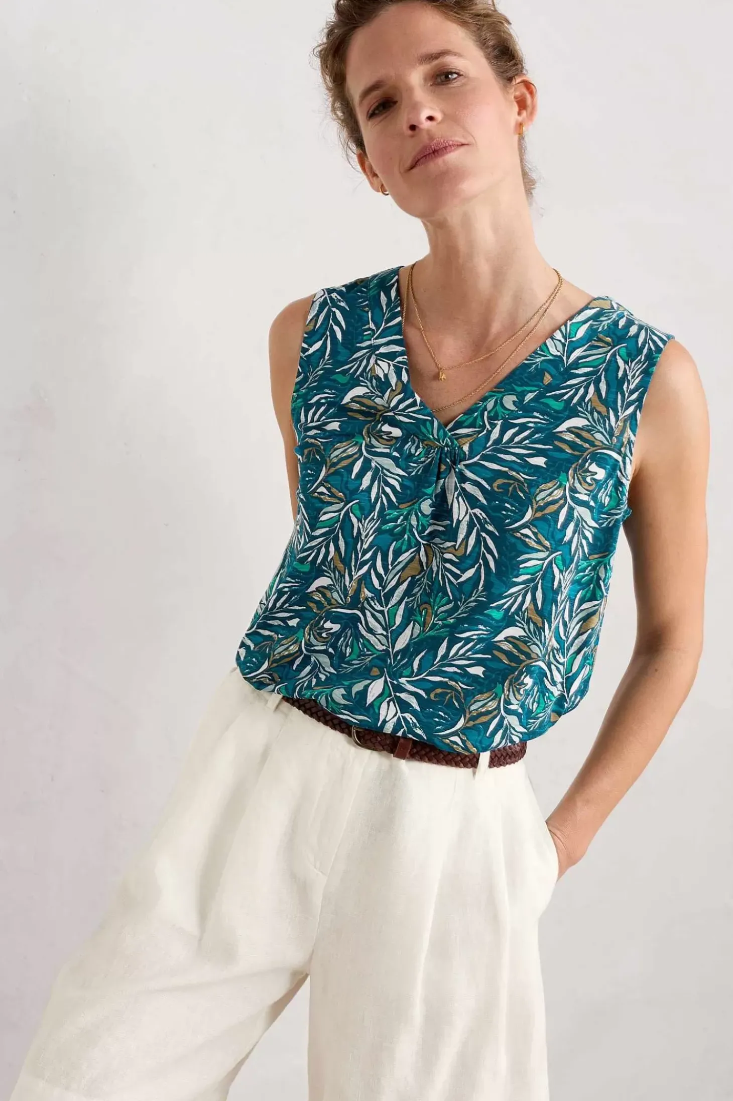 Achilla V-Neck Vest